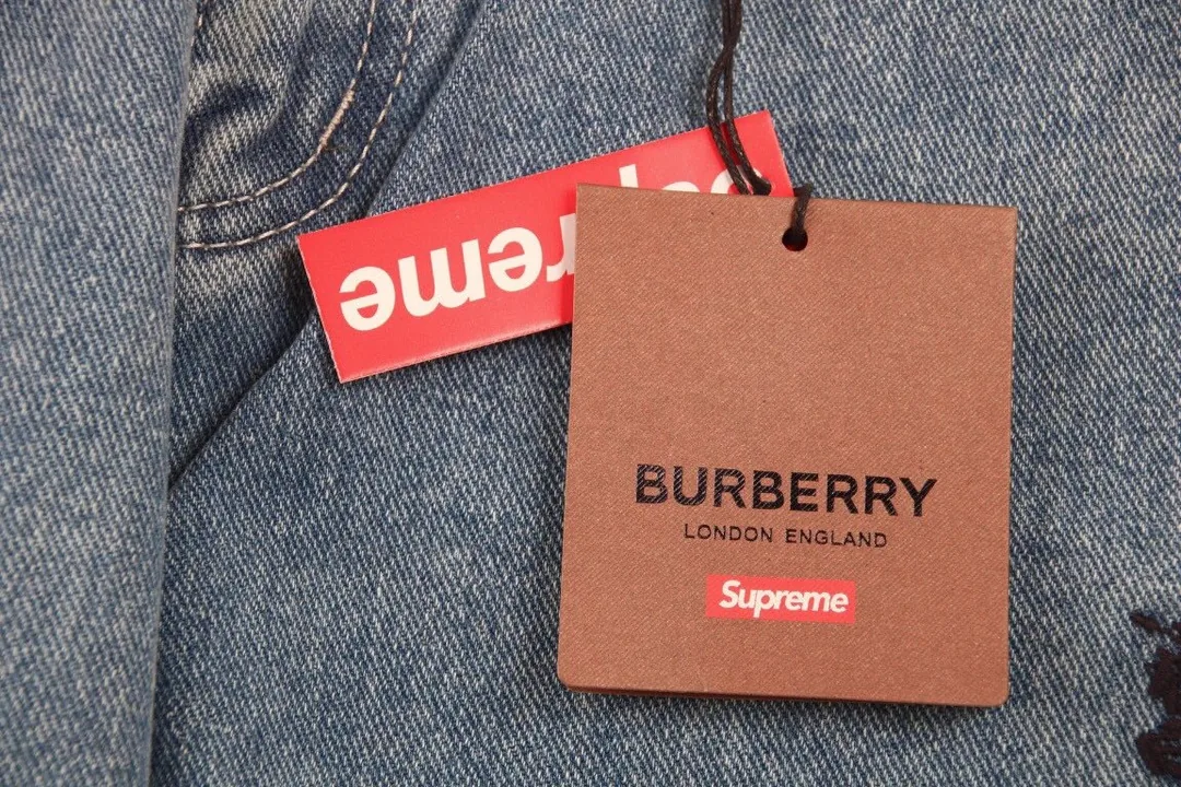 Burberry War Horse Embroidered Jeans — photo 6