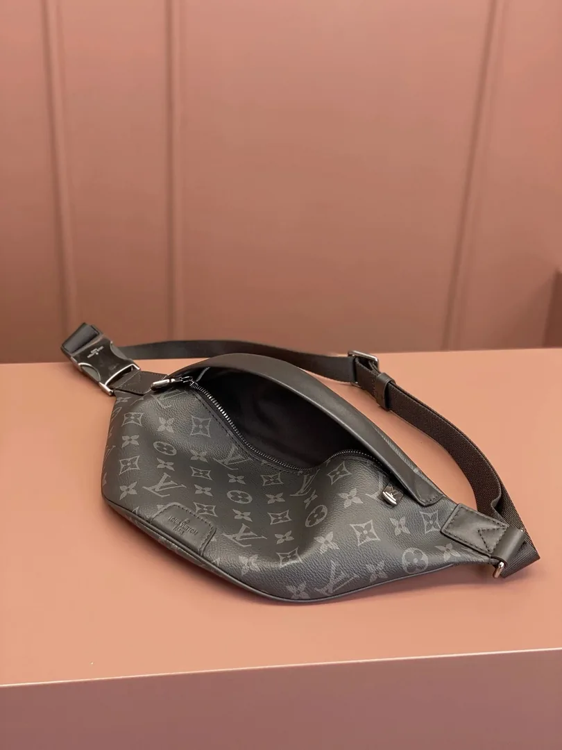 Louis Vuitton Discovery Rush Belt Bag — photo 6