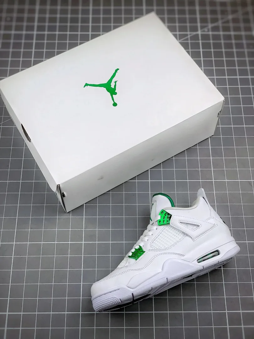 Air Jordan 4 Metallic Pack — Photo 3