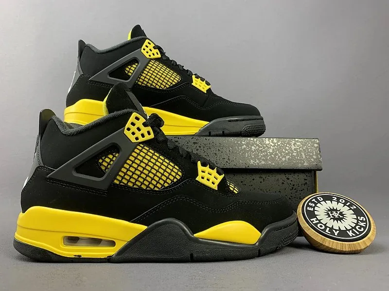 Jordan 4 Brown Retro Trainers — photo 2