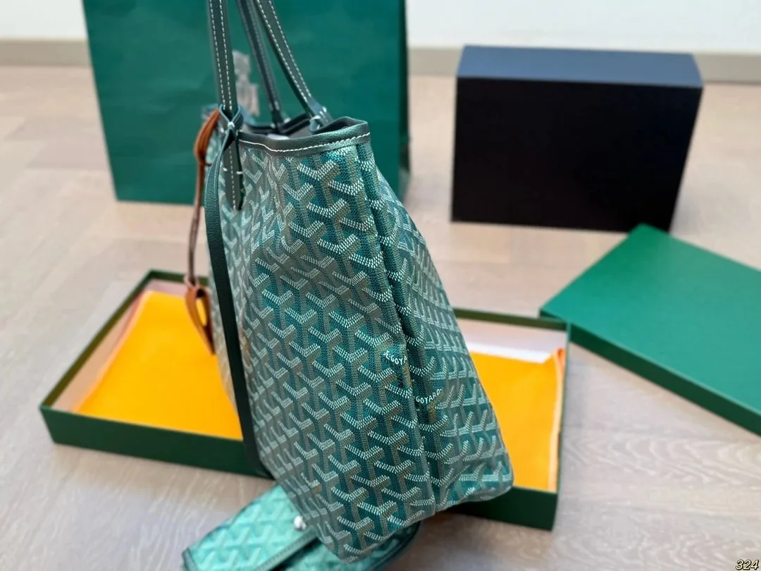 Classic Tote Bag — QC