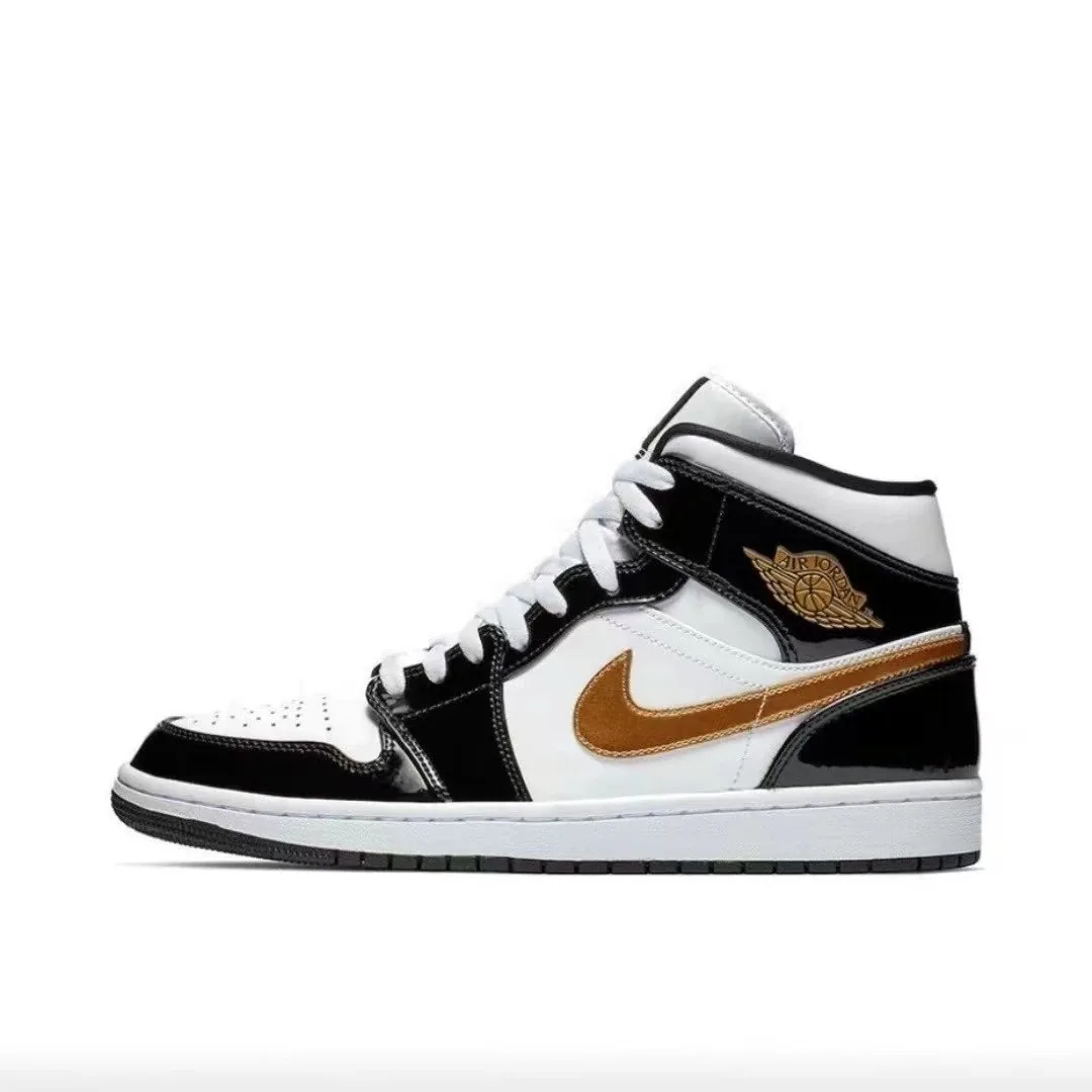 Air Jordan 1 High Metallic Gold — Photo 4