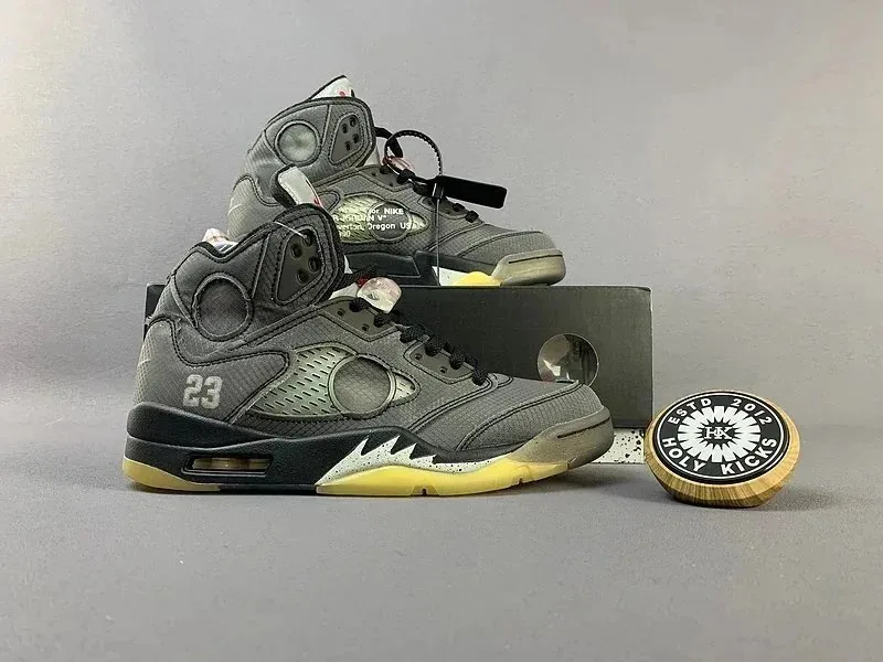 Jordan 5 Black Low-Top Trainers — photo 9