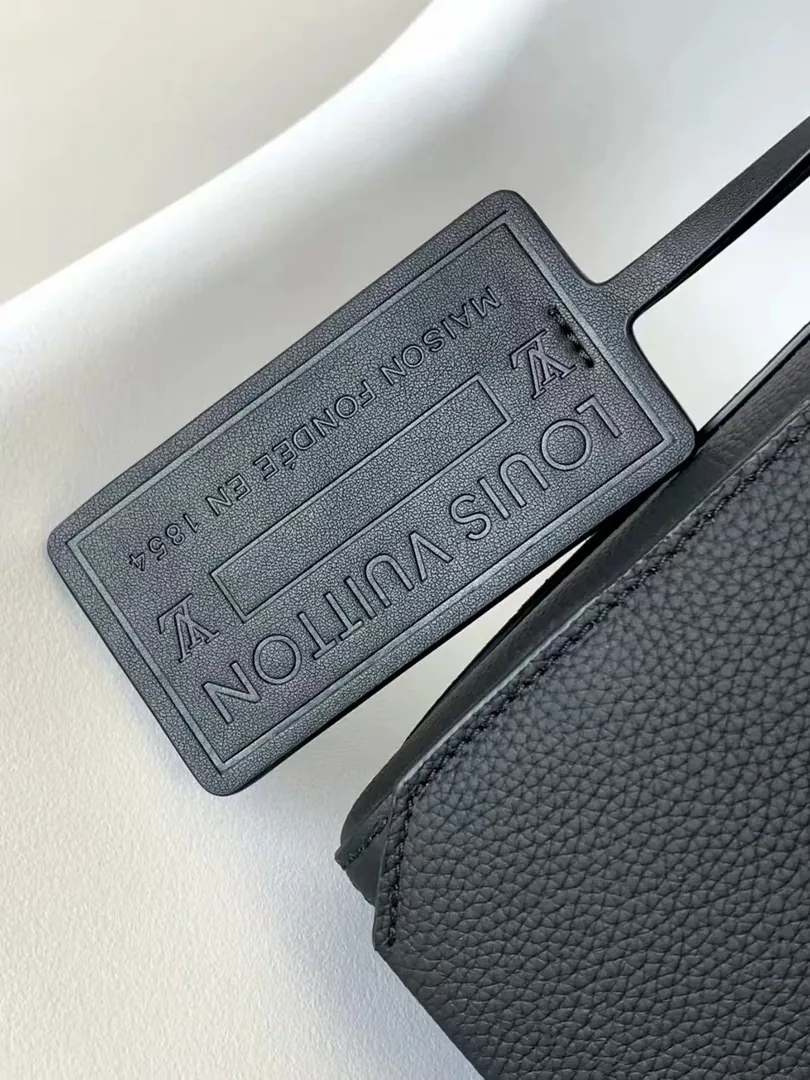 Louis Vuitton Takeoff Bag — Photo 4
