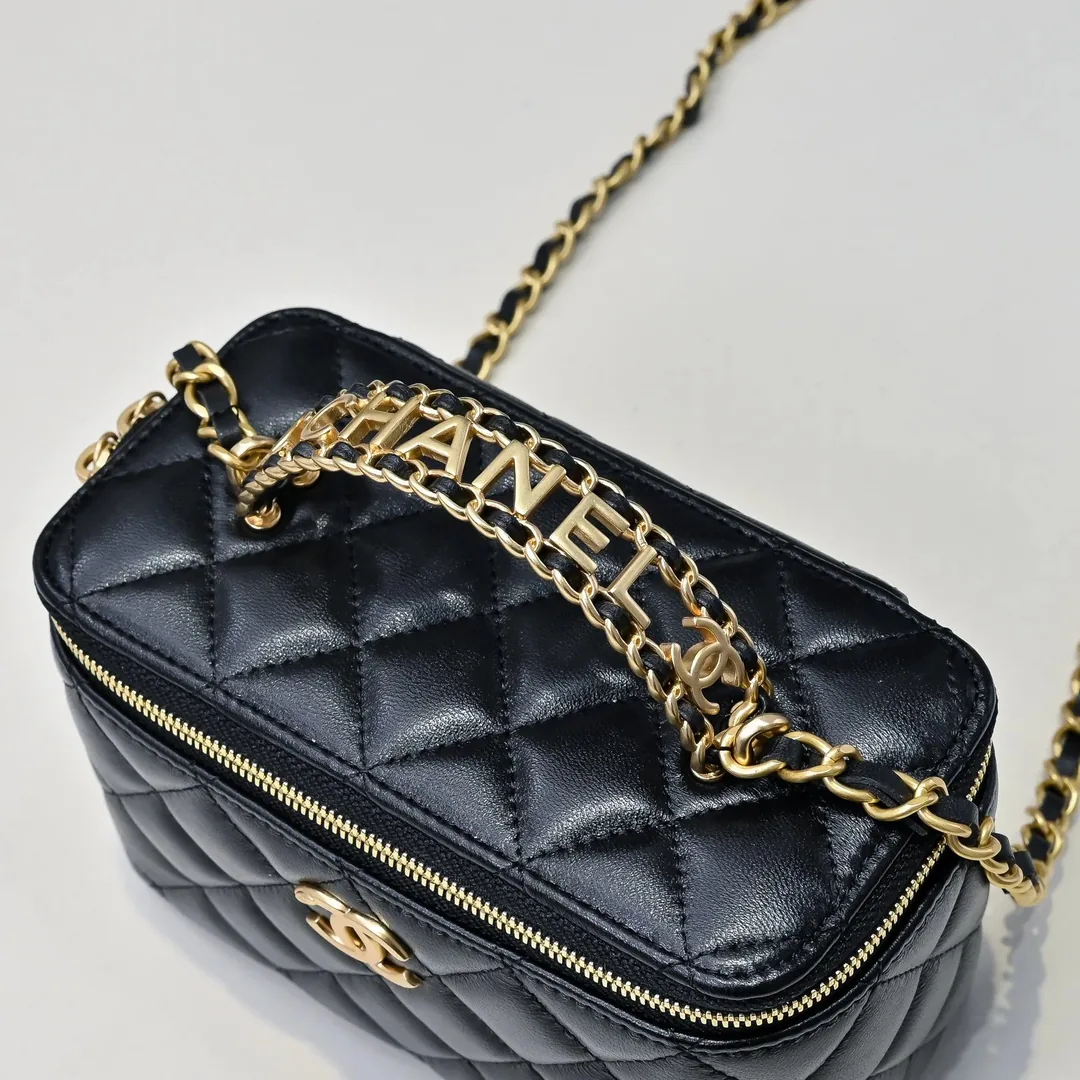 Chanel Leather Handbag — photo 8