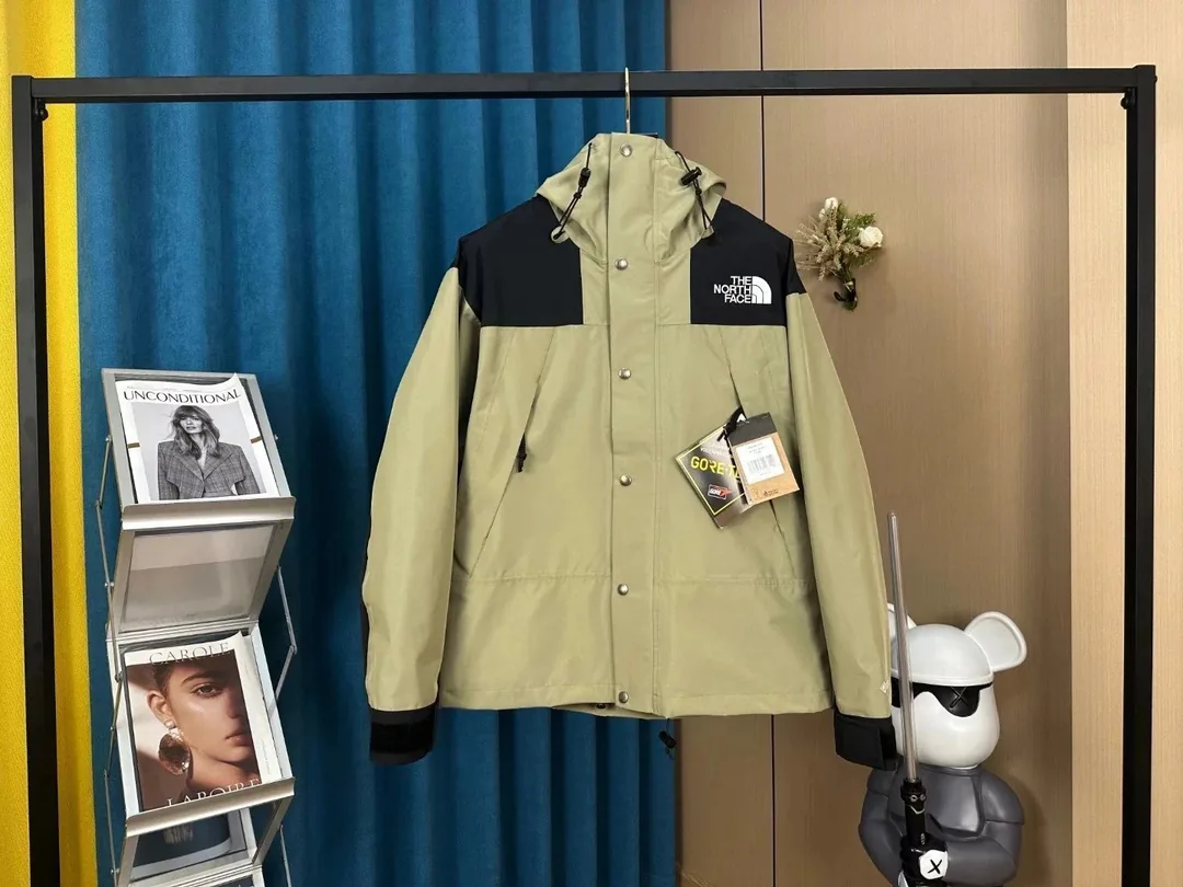 The North Face Gore-Tex Windbreaker — Photo 9
