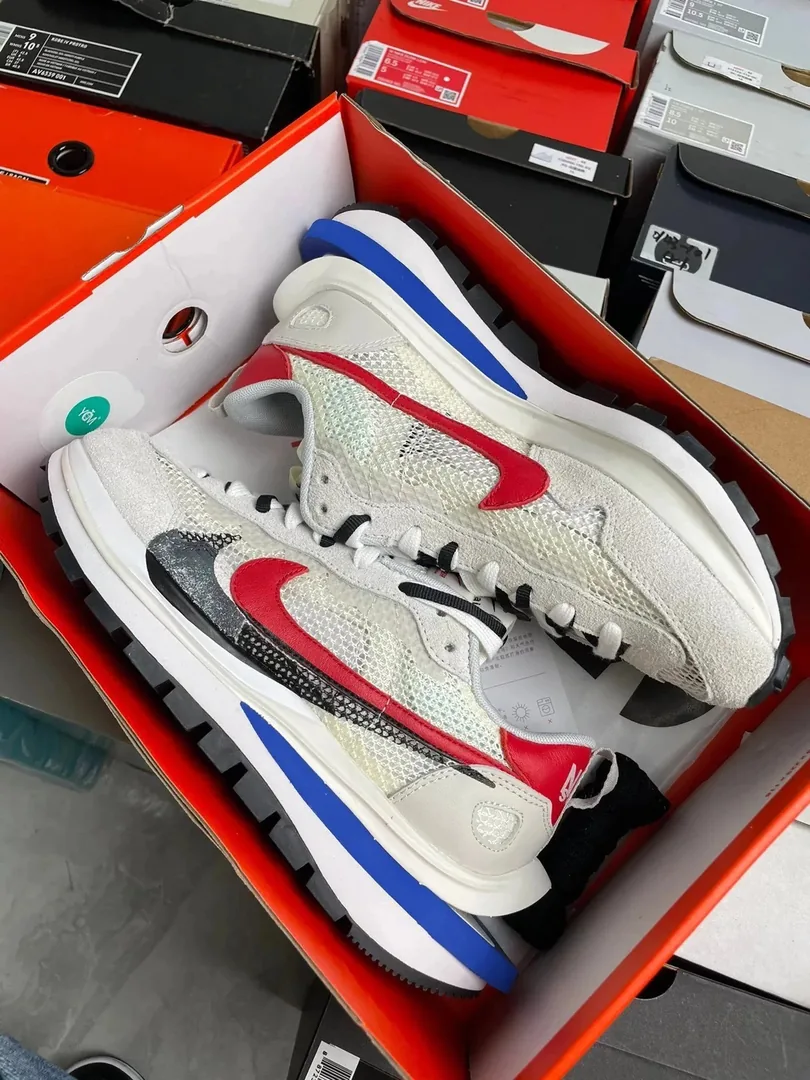 Nike VaporWaffle Sacai Crossover Sneakers — photo 5
