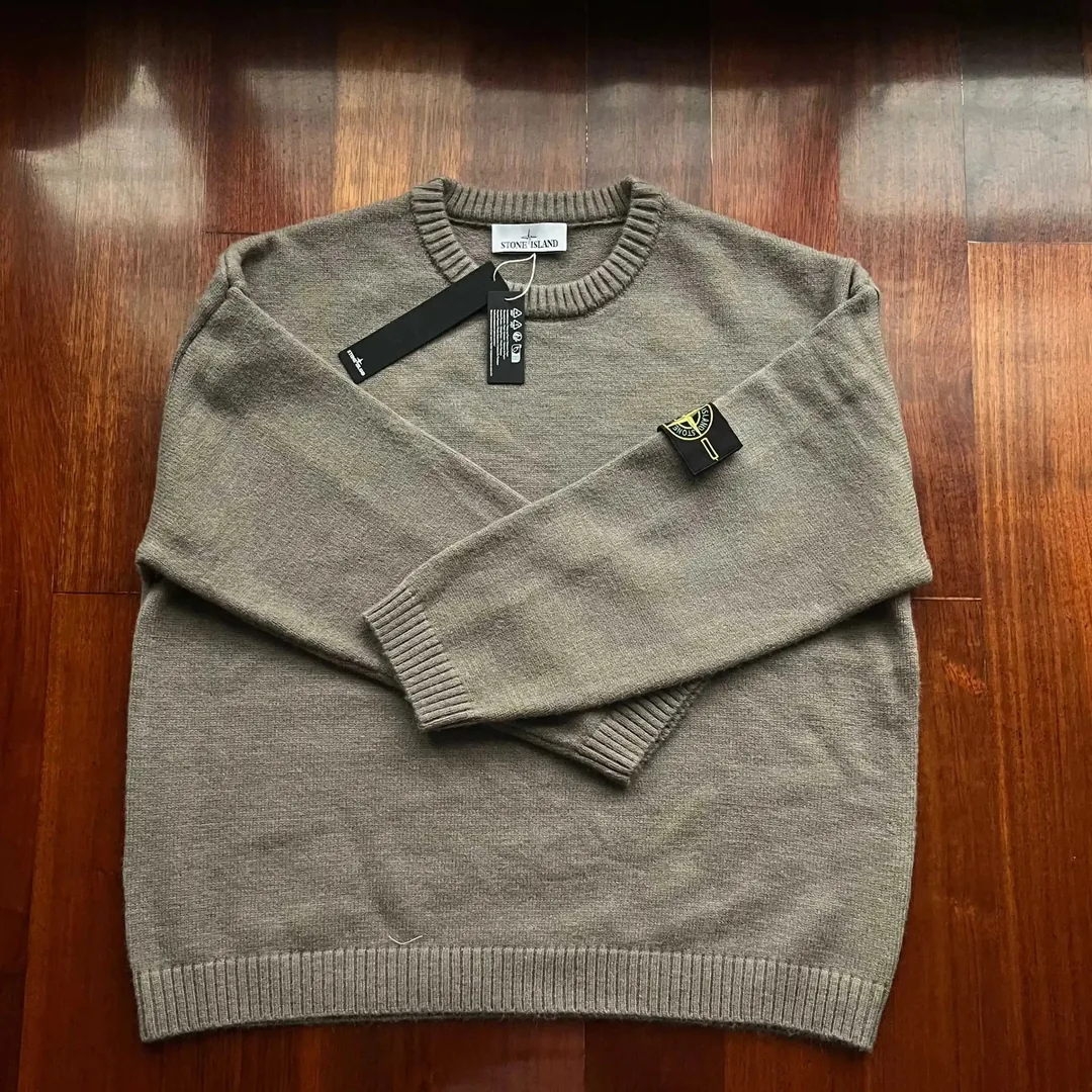 Simple Sweatshirt — Photo 15