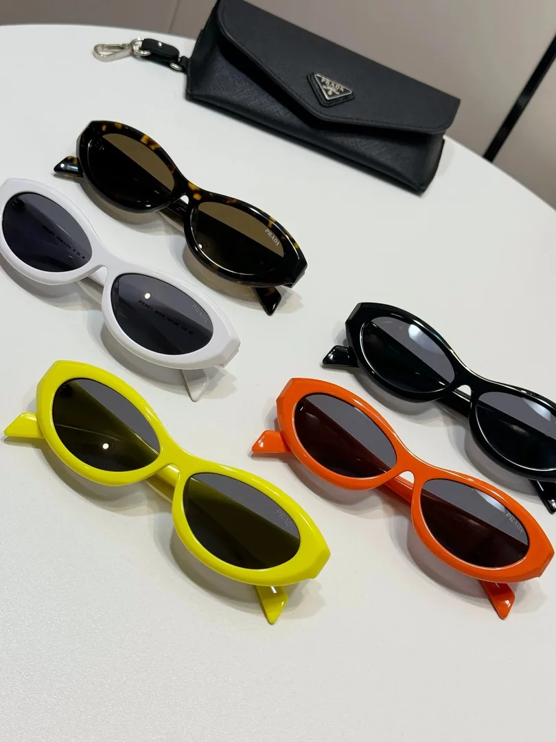 Prada Sunglasses SPR 26Z-F — Photo 5