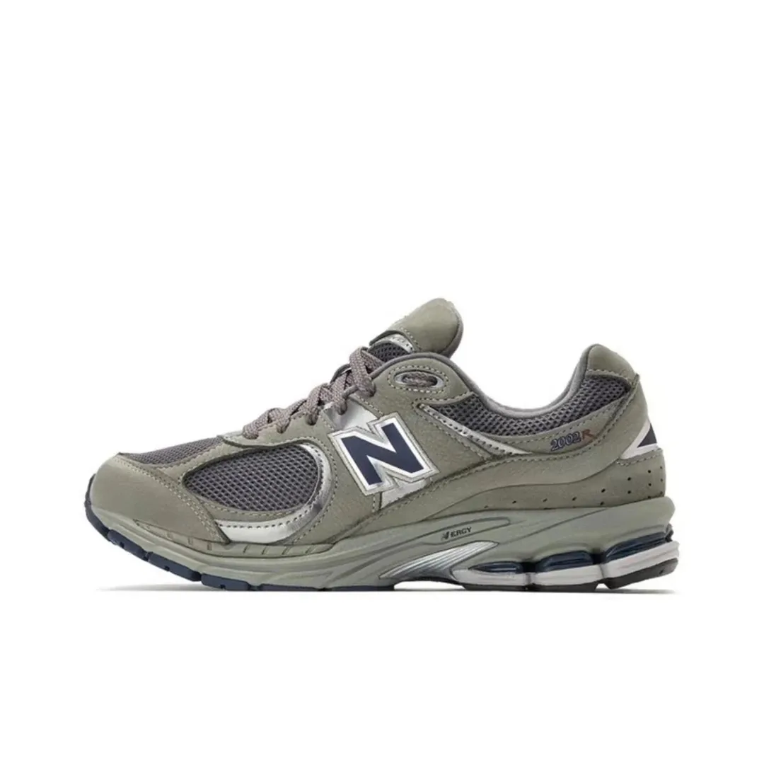 New Balance 2002 Runners — Photo 3