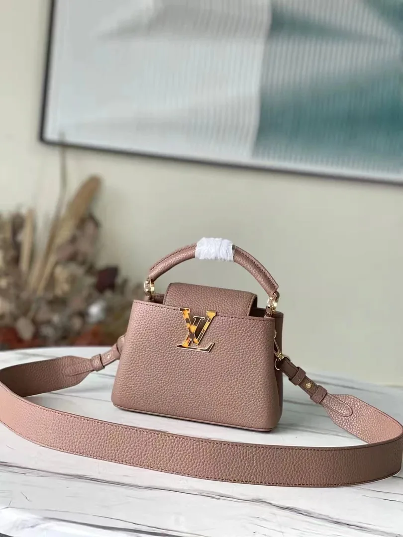 Louis Vuitton Leather Shoulder Bag — photo 2