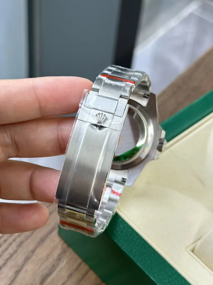 Rolex Submariner Green Bezel Watch — photo 9