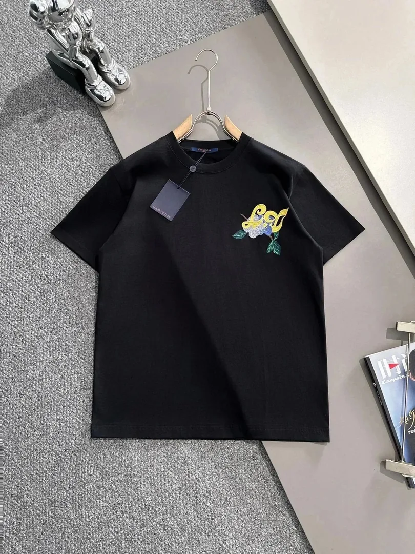 Louis Vuitton Logo T-Shirt Collection — Photo 8