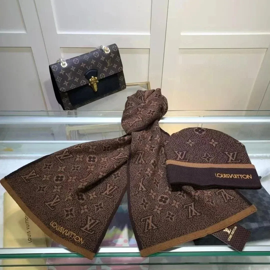 Louis Vuitton Damier Scarf and Beanie Set Blue — photo 7