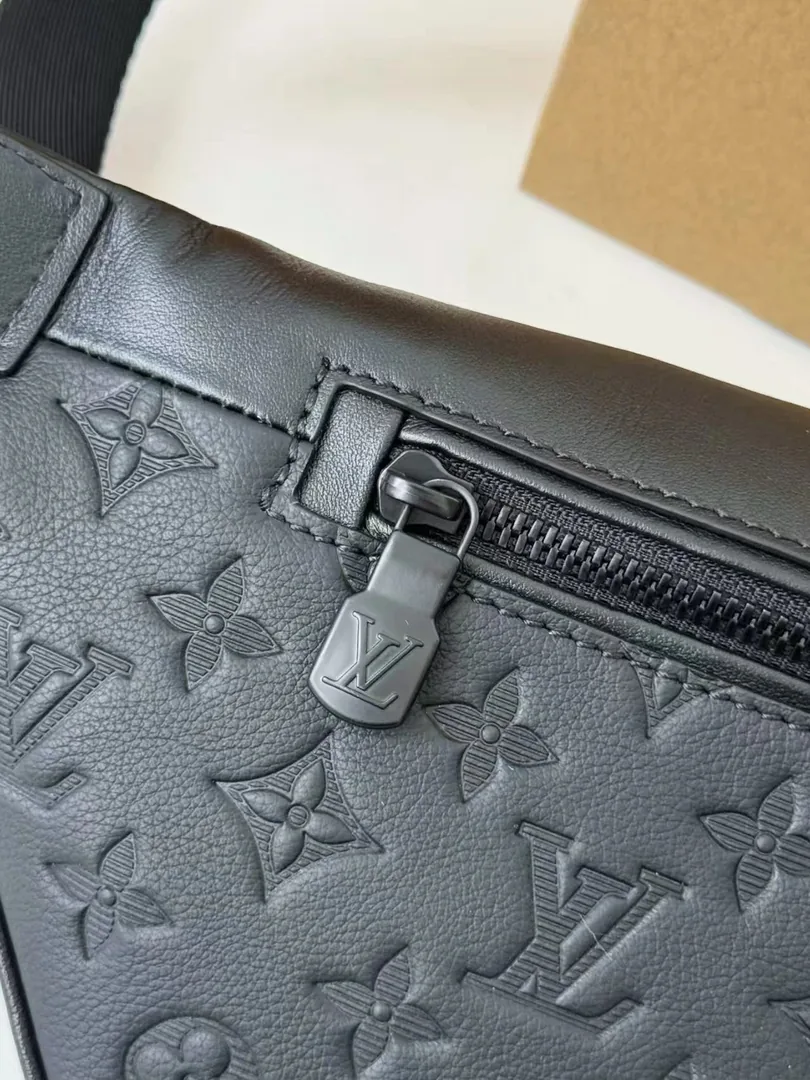 Louis Vuitton Discovery Rush Belt Bag — photo 12