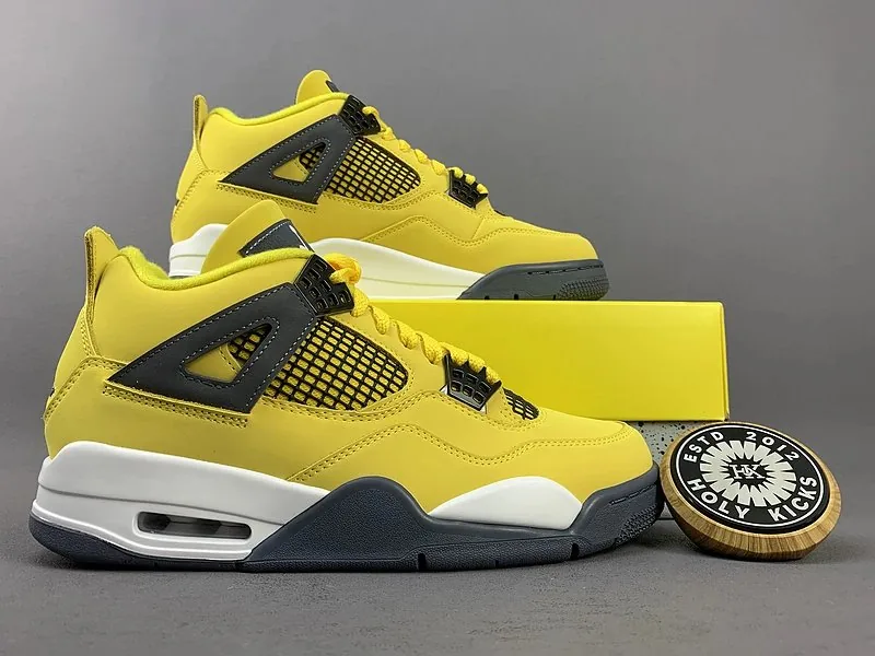 Jordan 4 Brown Retro Trainers — Photo 14
