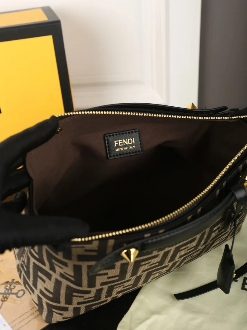 Fendi By The Way Soft Boston Bag — Zdjęcie 11