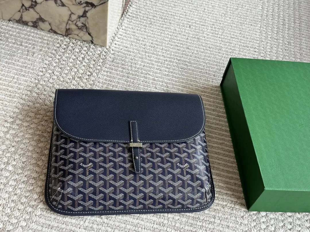 Goyard Messenger Bag — photo 11