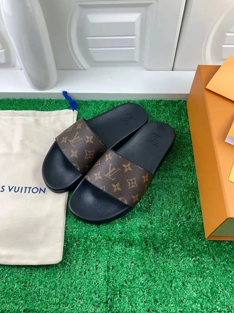 Waterfront Slides — QC
