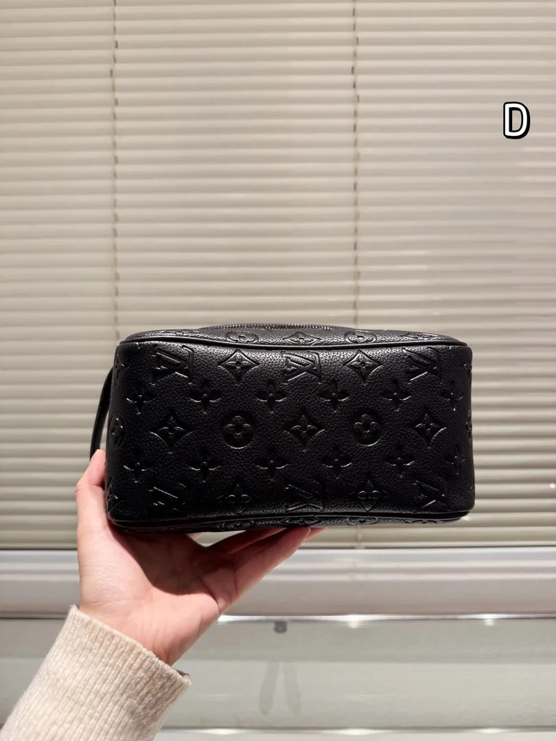 Louis Vuitton Cosmetic Pouch — photo 6