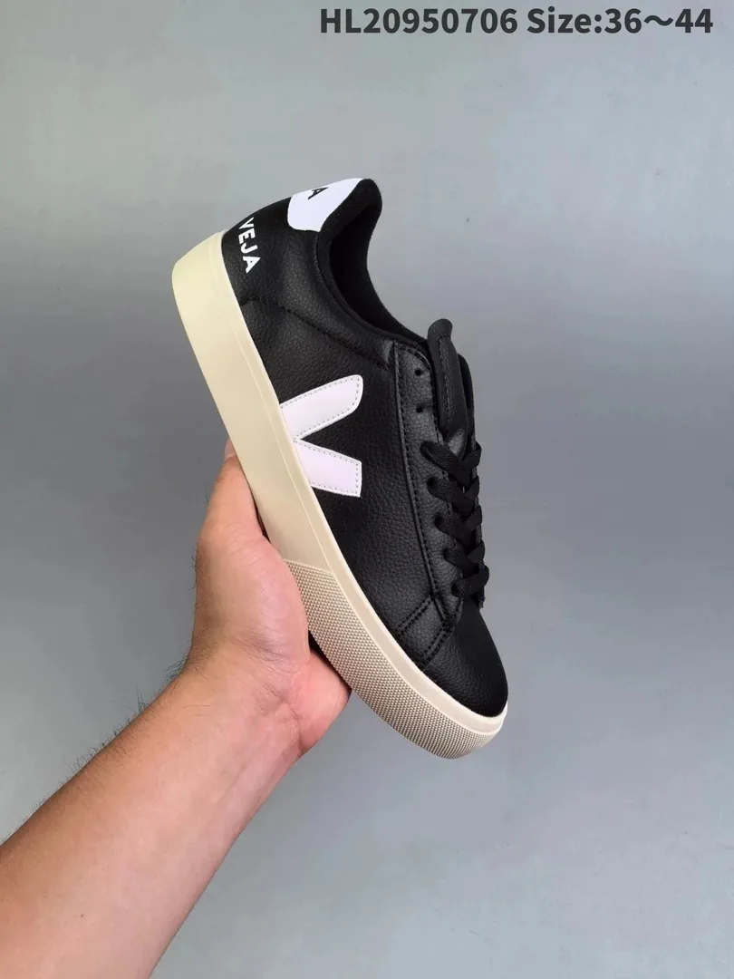Veja V-10 Letter V Skate Shoes — Photo 9