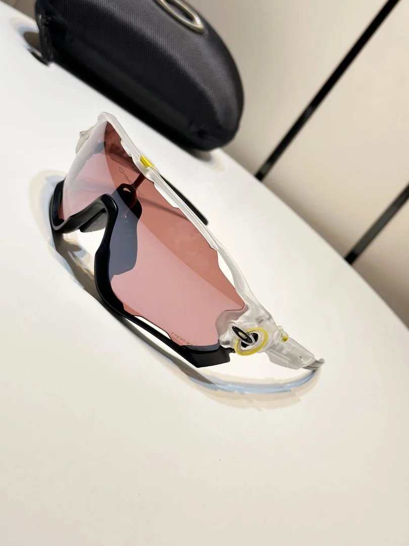 Polarized Lightweight Sport Sunglasses — Photo 13