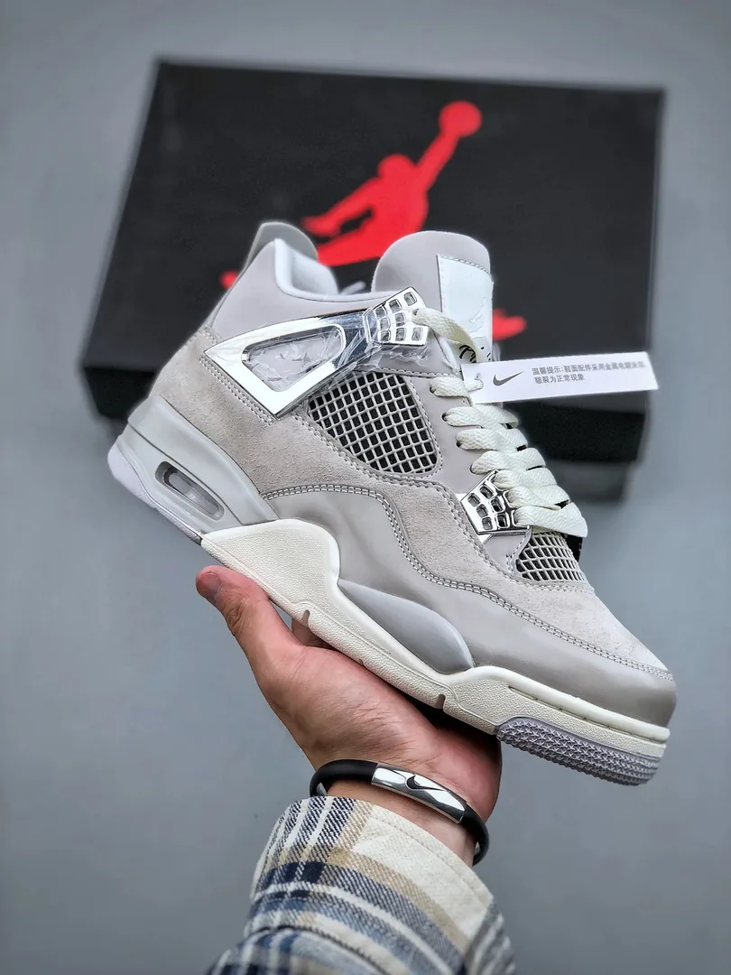 Air Jordan 4 Frozen Moments