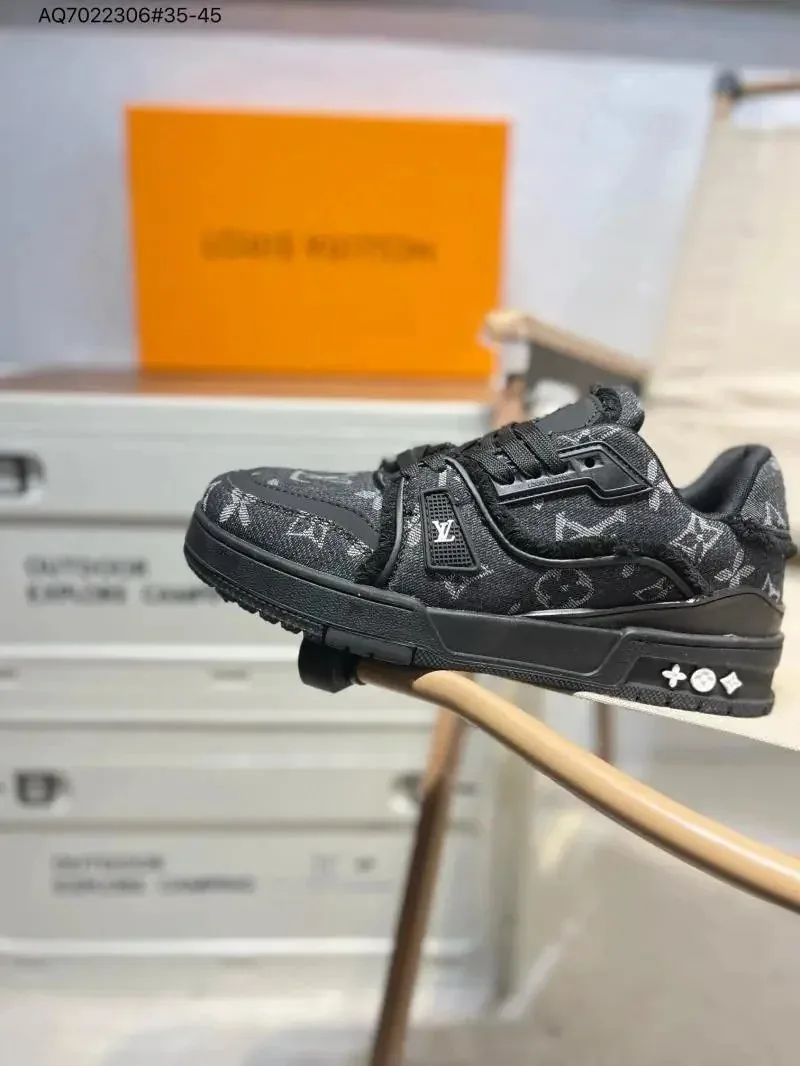 Louis Vuitton LV Trainer Low-Top Lace-Up Trainers — Photo 6
