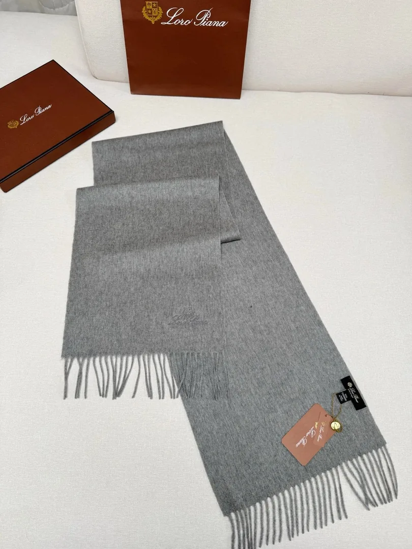 Loro Piana Ripple Cashmere Scarf — Photo 13