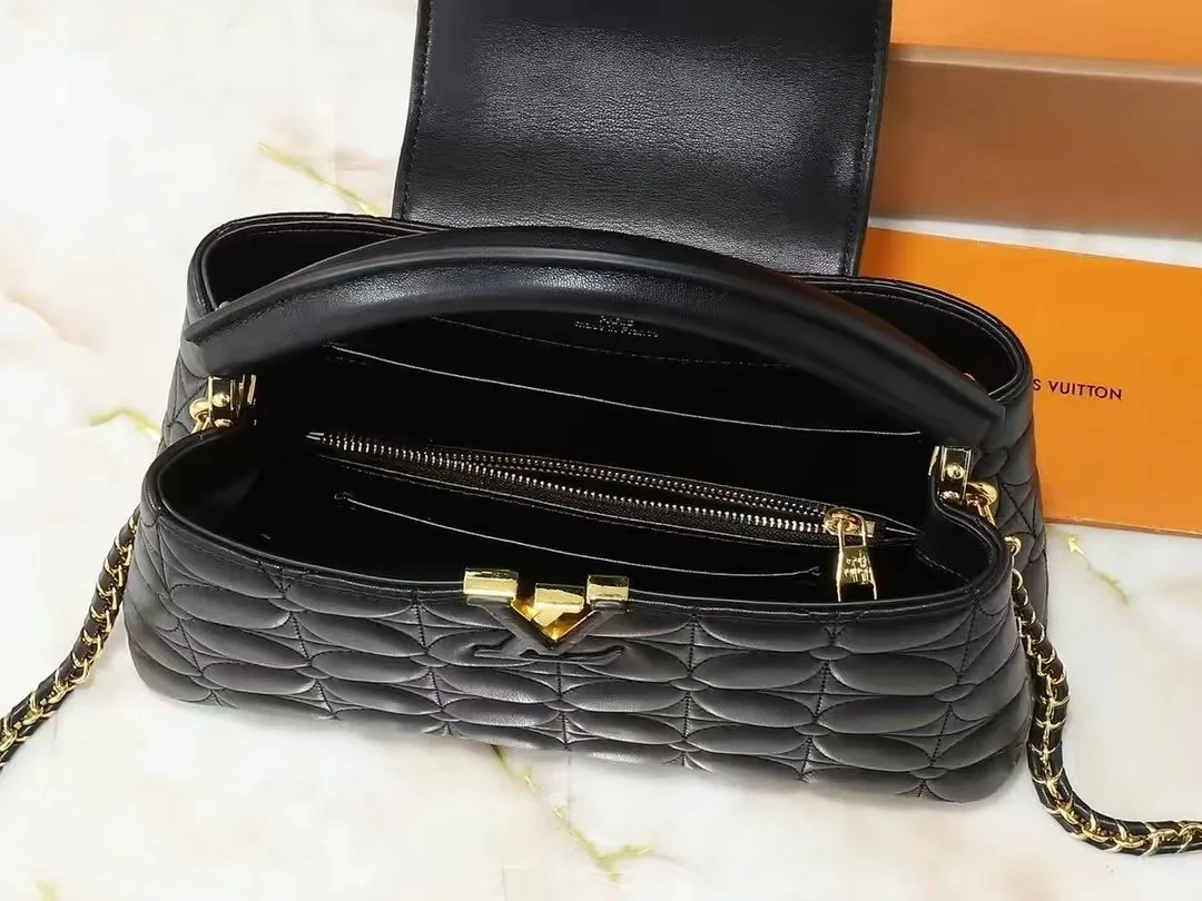 Louis Vuitton Leather Handbag — photo 4