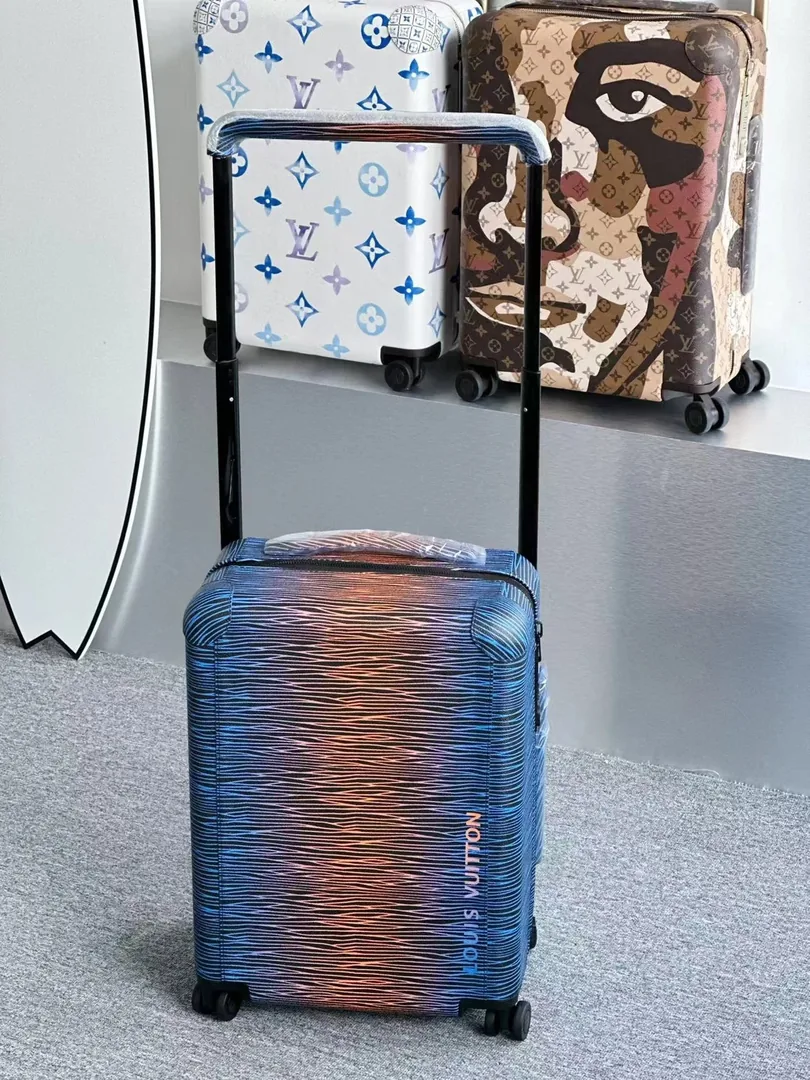 Horizon Rolling Luggage — Photo 6