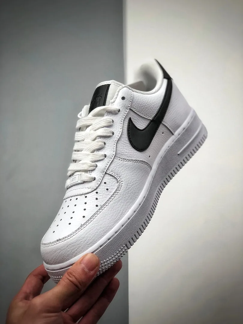 White Black Air Jordan 1 Low — Photo 3