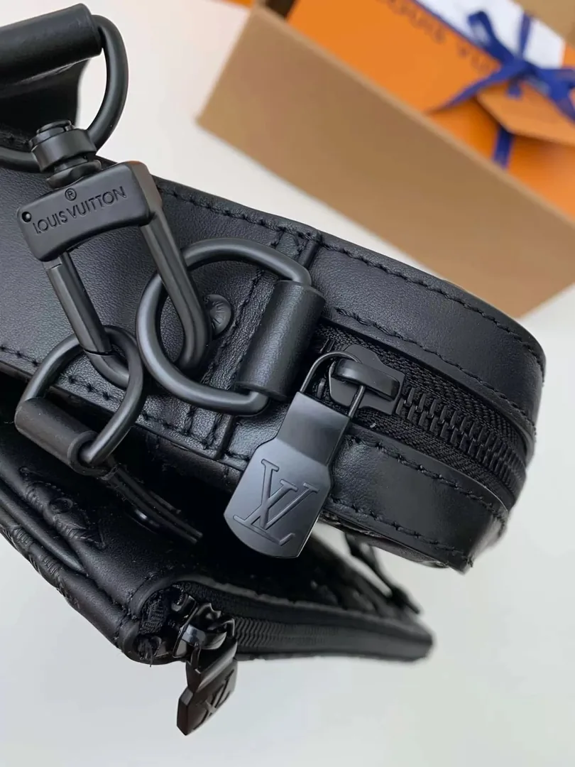 Louis Vuitton Trio Messenger Bag — photo 9