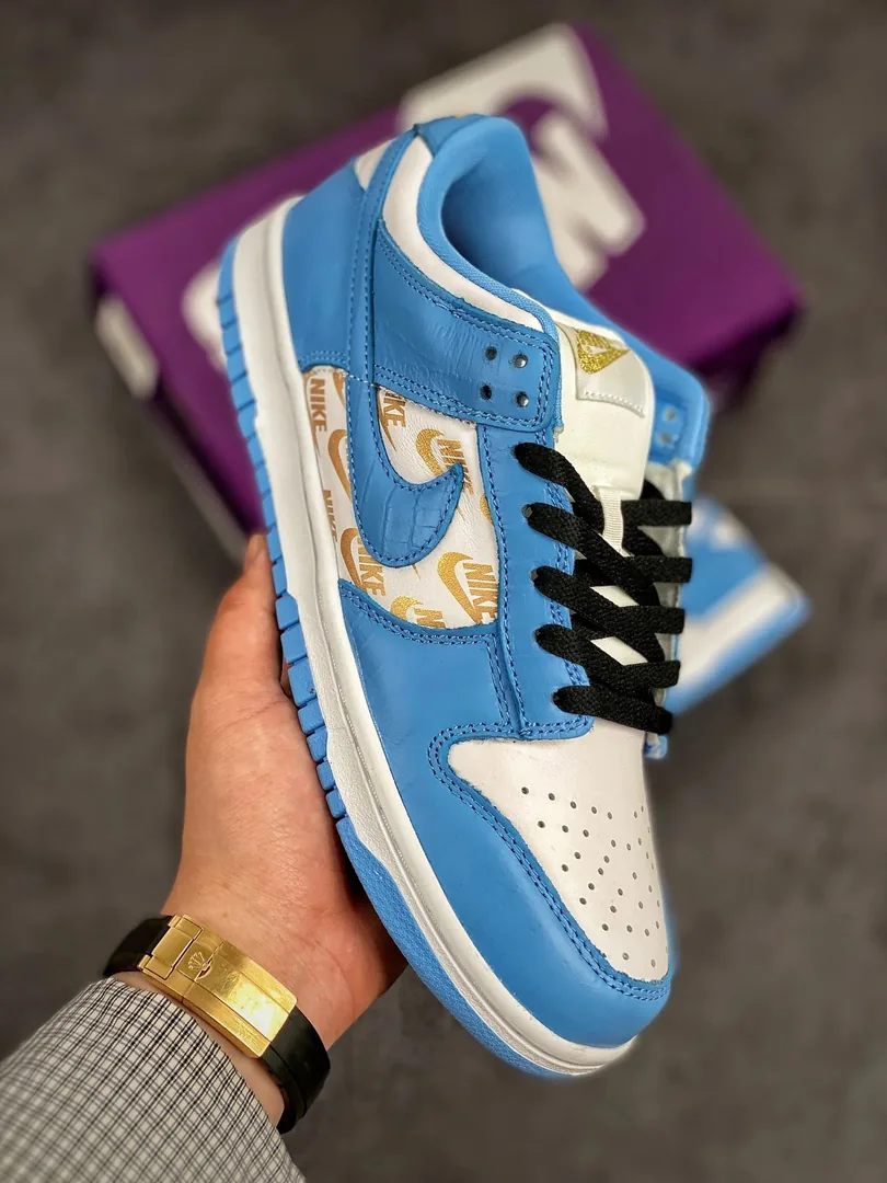 Nike SB Dunk Low Supreme Collaboration Sneakers — photo 6