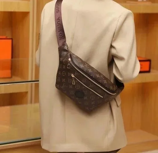 Gucci GG Supreme Backpack and Messenger Collection — Photo 11