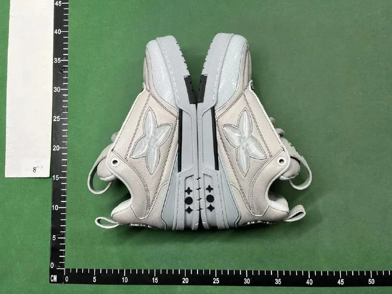 Louis Vuitton LV Trainer Grey Low-Top Runners — Photo 8