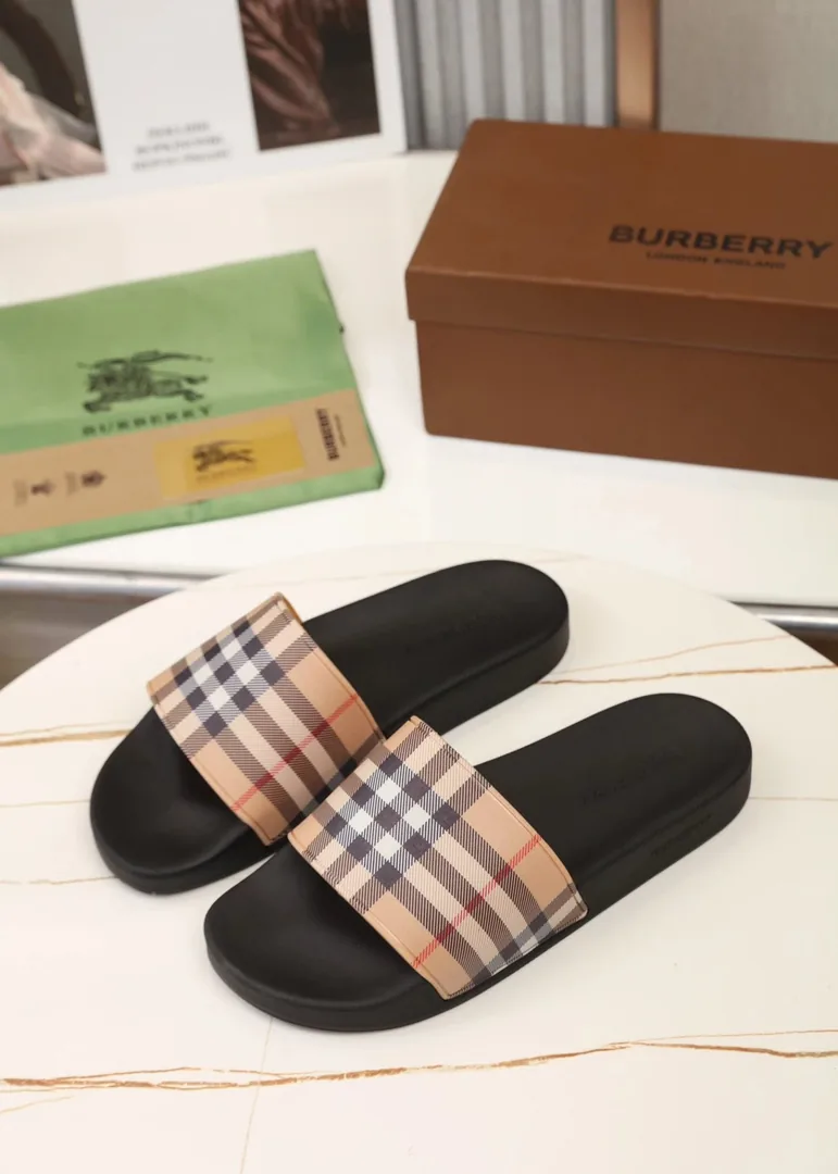 Burberry Slides — photo 9