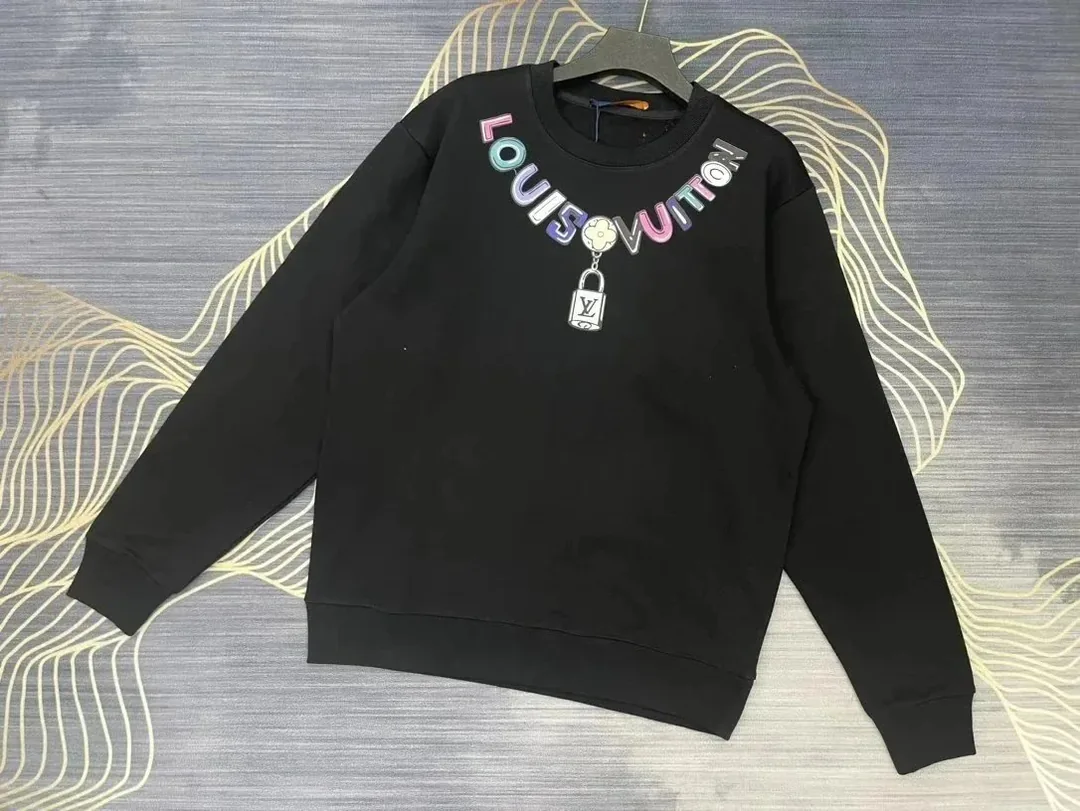 Louis Vuitton LV Logo Crewneck Sweatshirt Collection — Photo 15