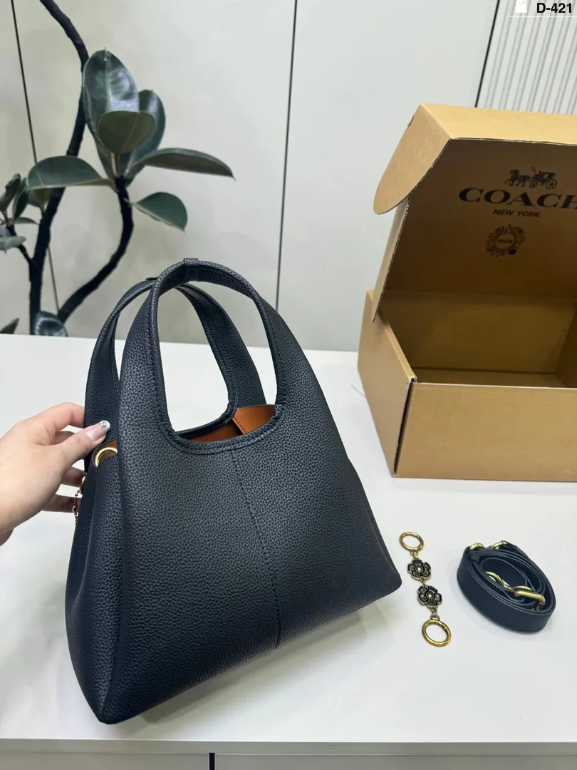 Celine Lana Basket Bag — Photo 8