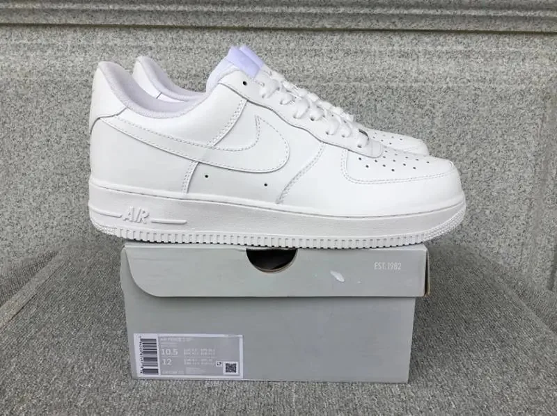 Nike Air Force 1 Lace-Up Running Shoes — photo 2