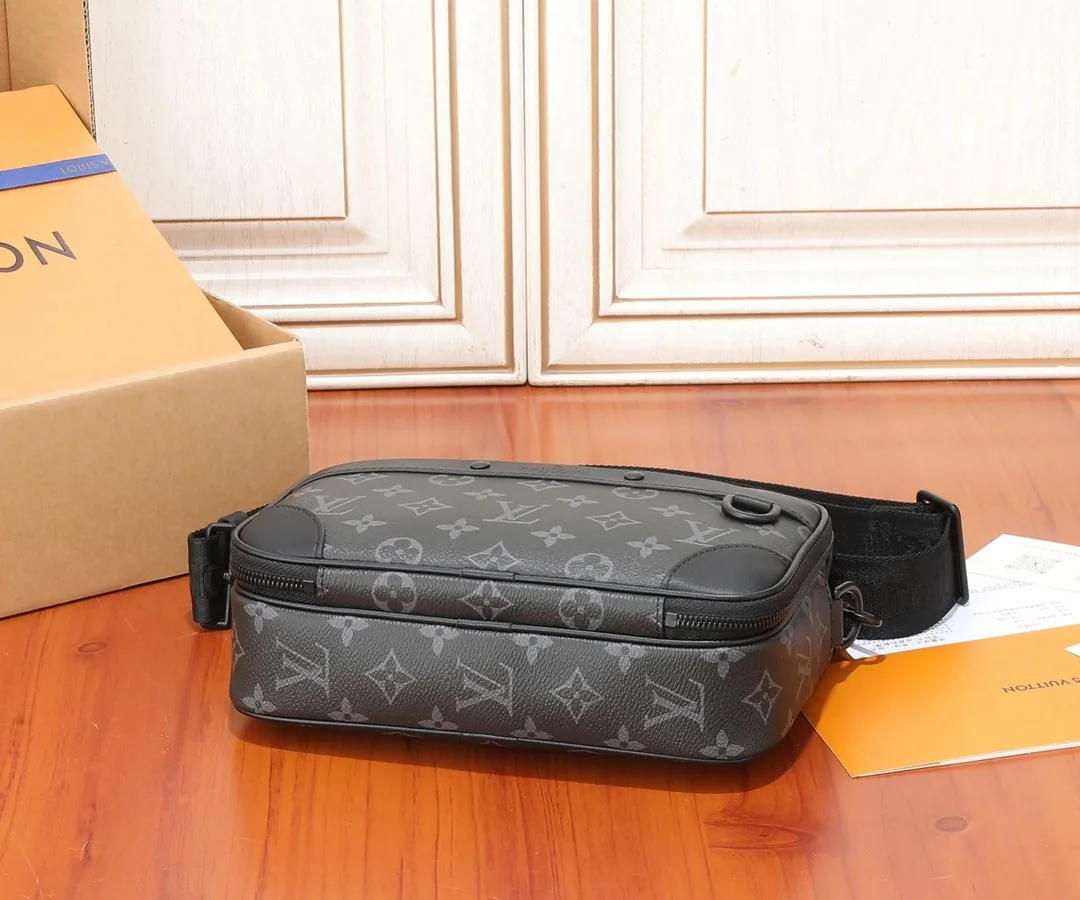 Louis Vuitton Alpha Messenger Bag — Photo 10