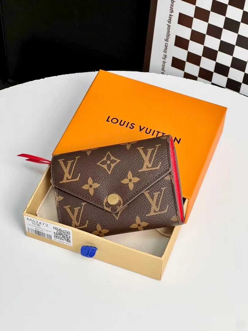 Louis Vuitton Victorine Wallet — photo 10