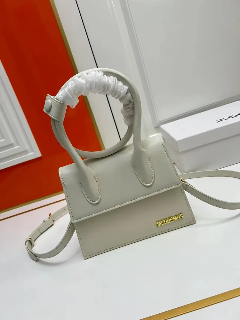 Jacquemus Leather Bag — photo 12
