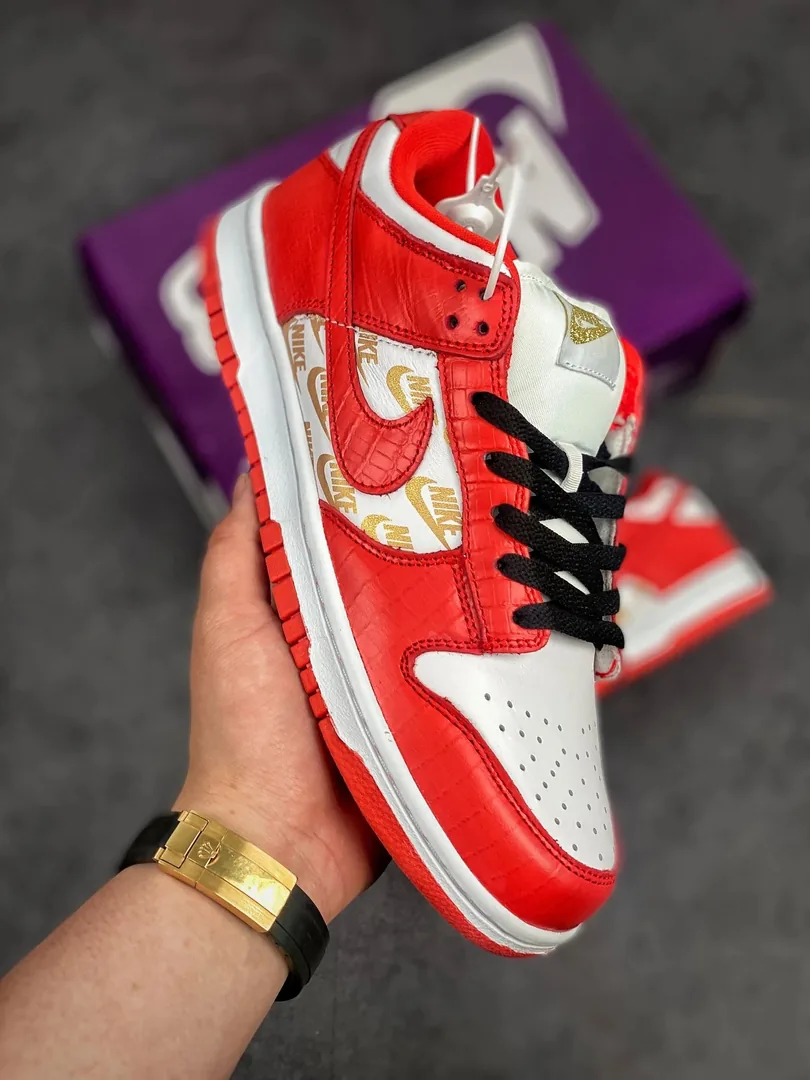 Nike SB Dunk Low Supreme Collaboration Sneakers — photo 5