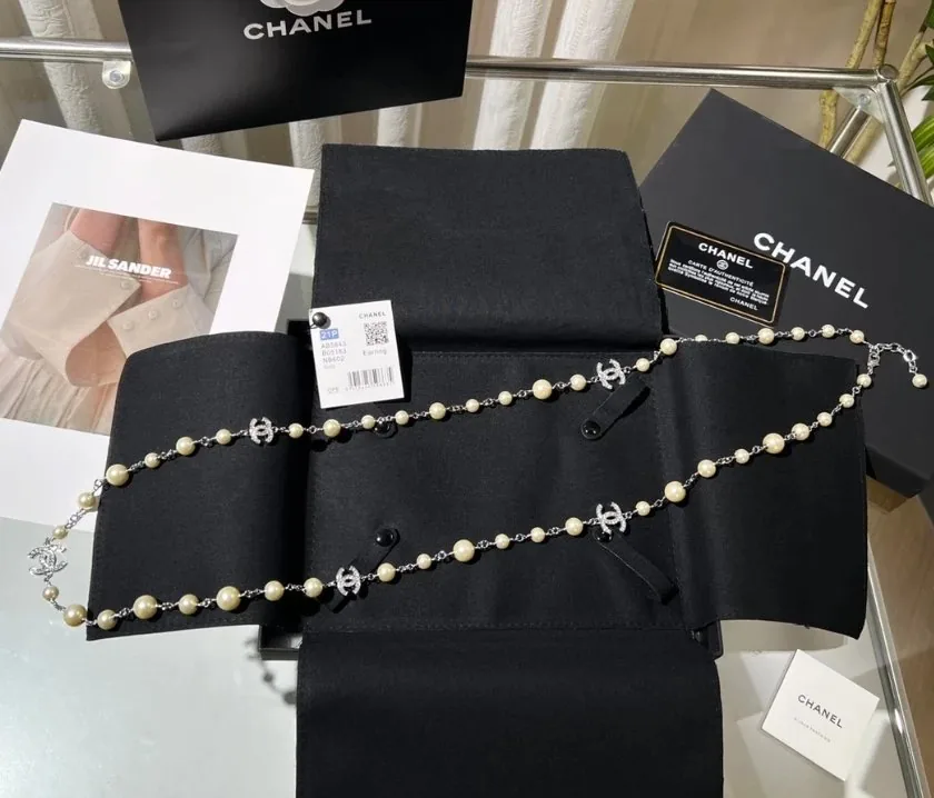 Pearl Necklace Sweater Chain — Photo 2