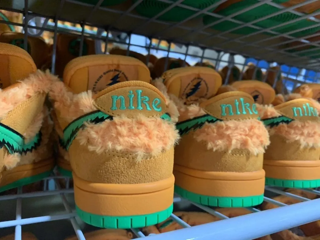 Nike SB Dunk Low Grateful Dead Dancing Bears — Photo 7