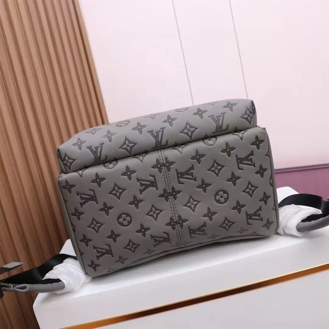 Louis Vuitton Discovery Backpack — Photo 8