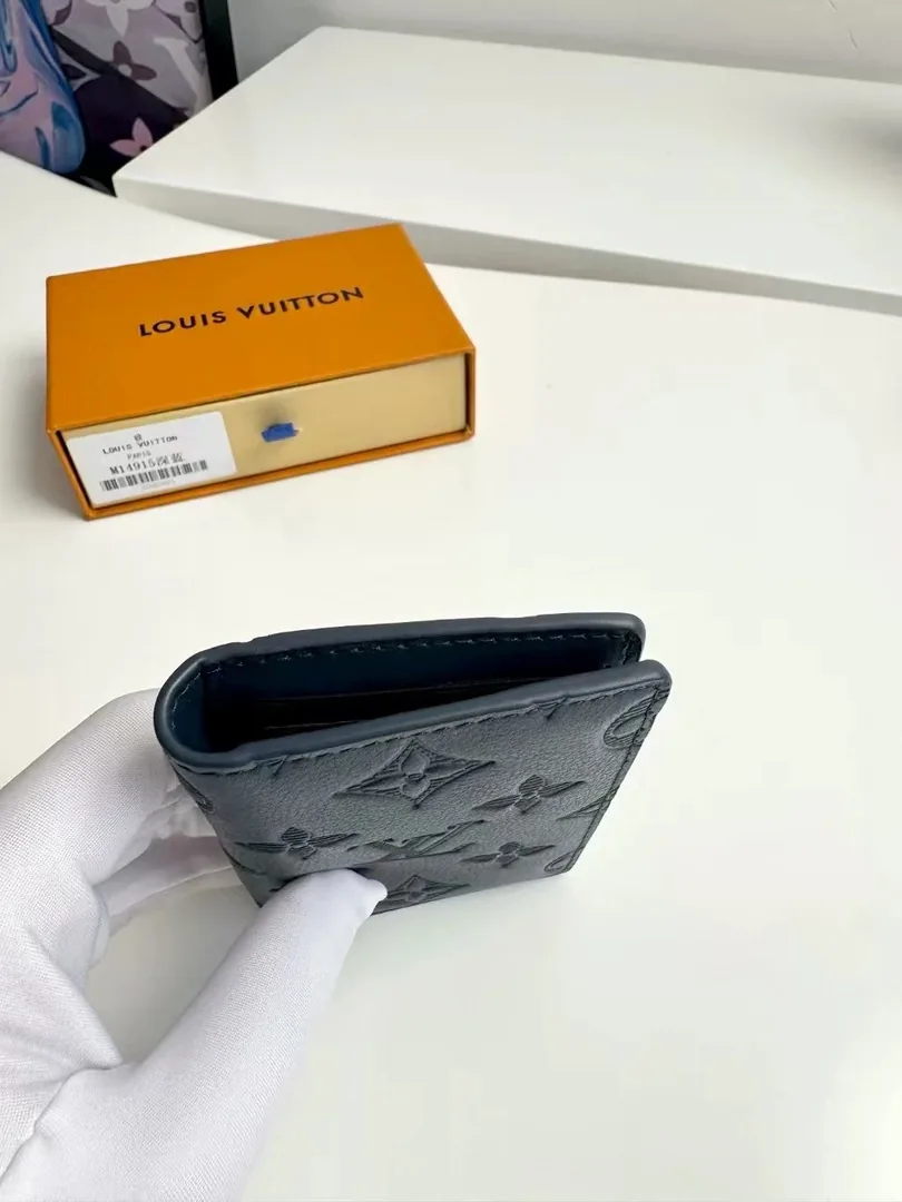 Louis Vuitton Leather Bag — photo 11