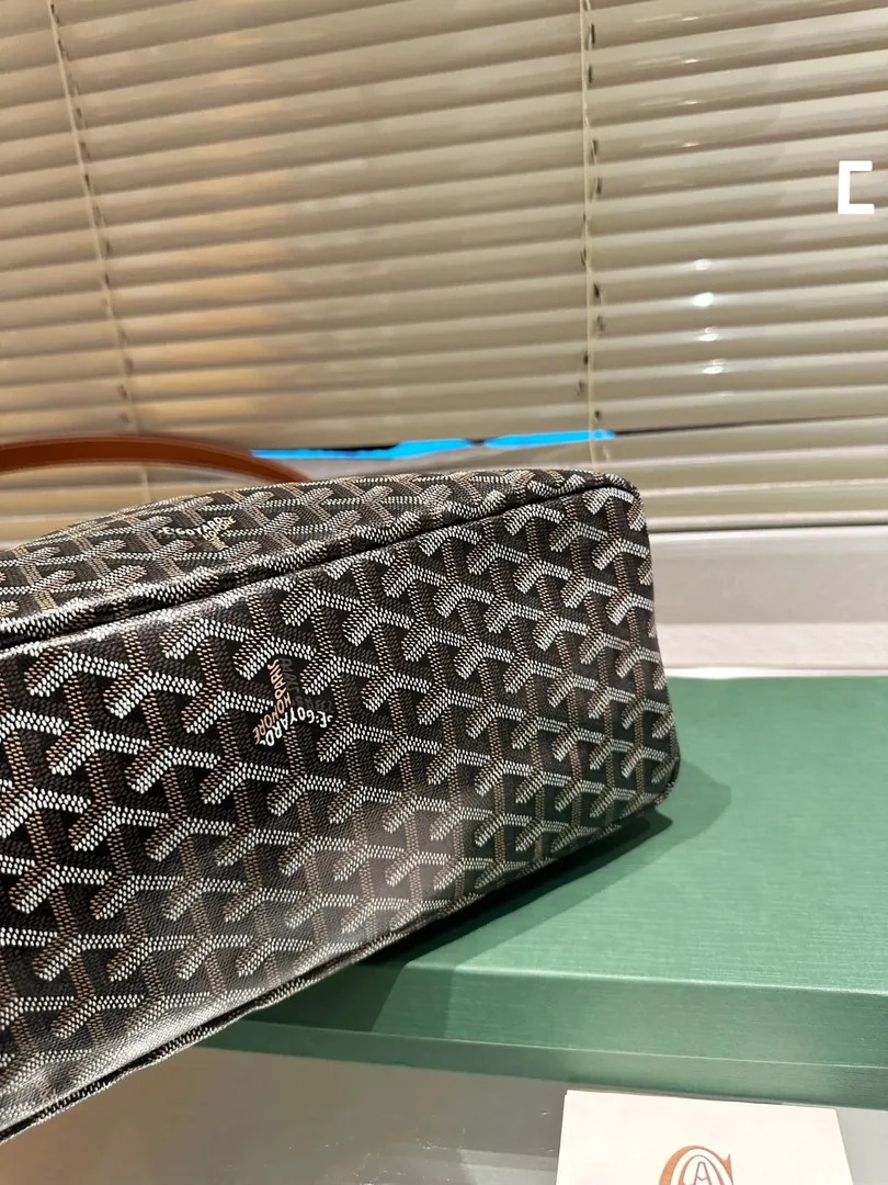 Goyard Hobo Bag — Photo 12
