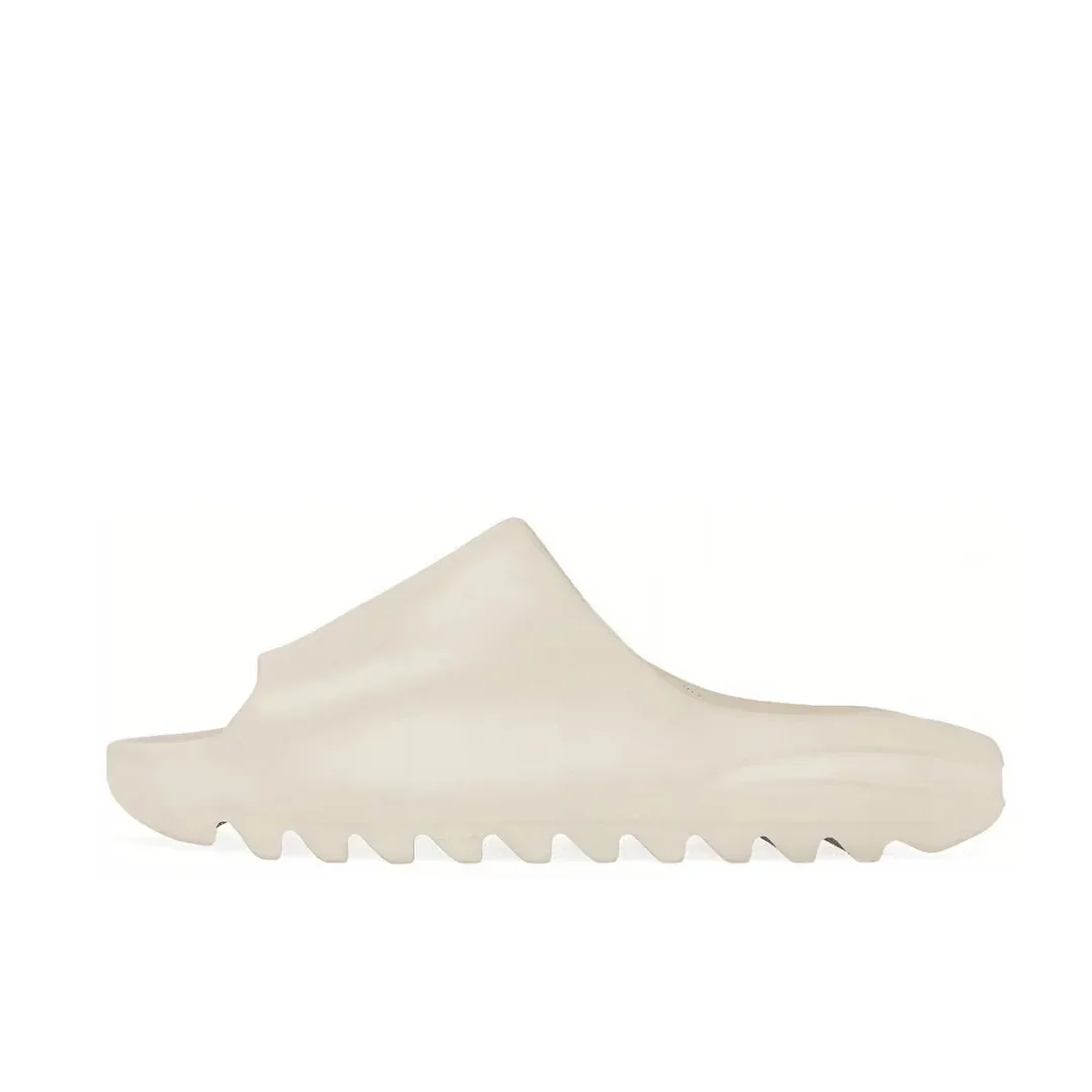 Yeezy Slides — Photo 9
